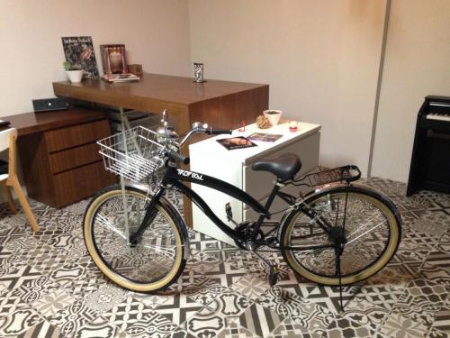 Escritorio y barra A 100