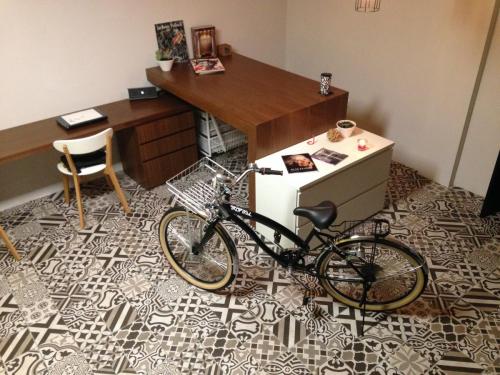 Escritorio y barra B 100